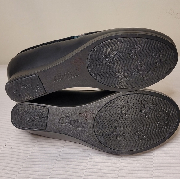 RARE Alegria Velvet Floral Embroidered Peacock Wedge Heels sz 6.5 - Picture 8 of 12